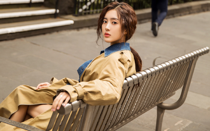 婴儿卡喉危急时刻 暖心女警紧急送医